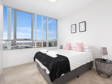 As The Sun Sets - Modern And Spacious 2BR Zetland Apartment Facing The Setting Sun - Accommodation Nelson Bay 4