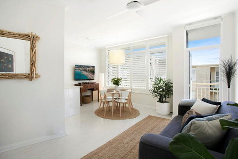 Avalon Beachside Apartment - Accommodation Nelson Bay 2