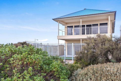 Avaya Sellicks Beachfront Getaway- Wifi - Accommodation Nelson Bay 4
