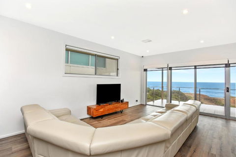 Avaya Sellicks Beachfront Getaway- Wifi - Accommodation Nelson Bay 2