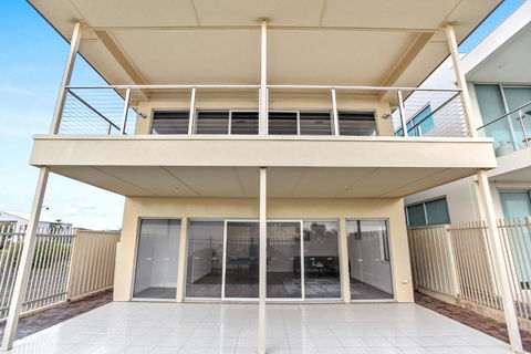 Avaya Sellicks Beachfront Getaway- Wifi - Accommodation Nelson Bay 3