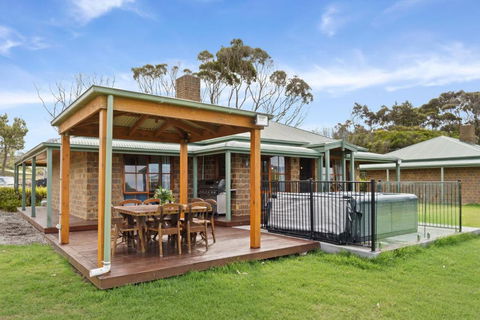 Apollo Bay Cottages- Wild Dog - Accommodation Nelson Bay 0