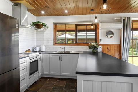 Apollo Bay Cottages- Wild Dog - Accommodation Nelson Bay 2