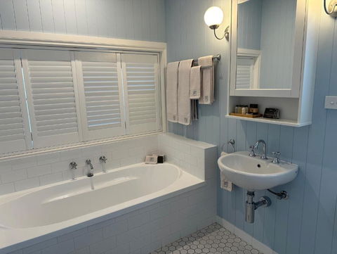 B & B On The Water - Accommodation Nelson Bay 2