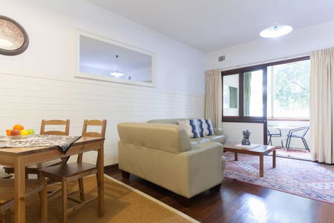 B2 Crawley Apartment 1 BRM & Sleepout Near UWA - Accommodation Nelson Bay 1