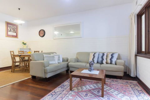 B2 Crawley Apartment 1 BRM & Sleepout Near UWA - Accommodation Nelson Bay 0