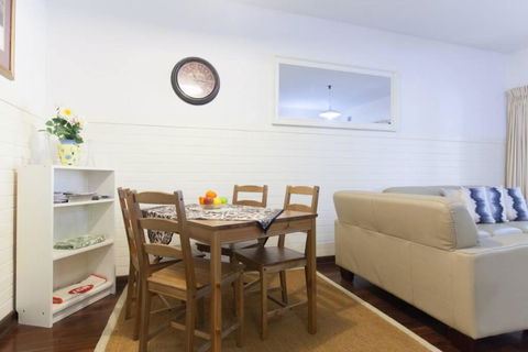 B2 Crawley Apartment 1 BRM & Sleepout Near UWA - Accommodation Nelson Bay 4