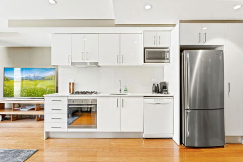 B208S - The Waverton Escape - Accommodation Nelson Bay 3