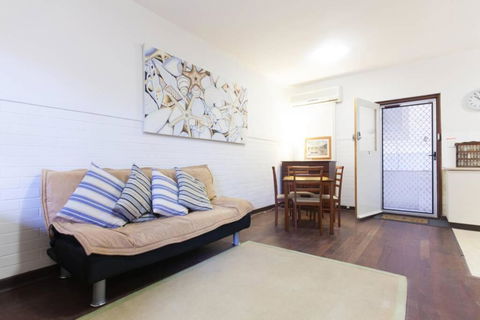 B3 Crawley Apartment 1 BRM & Sleepout Near UWA - Accommodation Nelson Bay 0