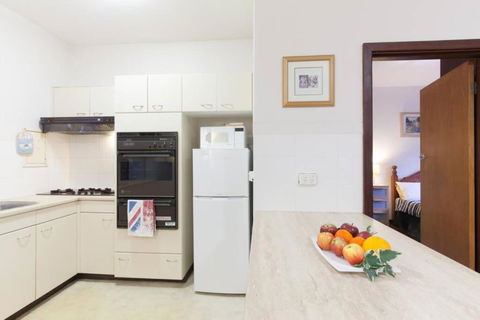 B3 Crawley Apartment 1 BRM & Sleepout Near UWA - Accommodation Nelson Bay 4