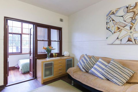 B3 Crawley Apartment 1 BRM & Sleepout Near UWA - Accommodation Nelson Bay 3