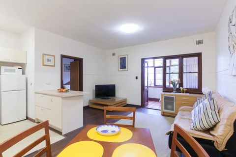 B3 Crawley Apartment 1 BRM & Sleepout Near UWA - Accommodation Nelson Bay 2