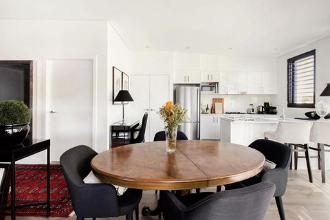 B312S - Luxury Waverton Apartment - Accommodation Nelson Bay 2