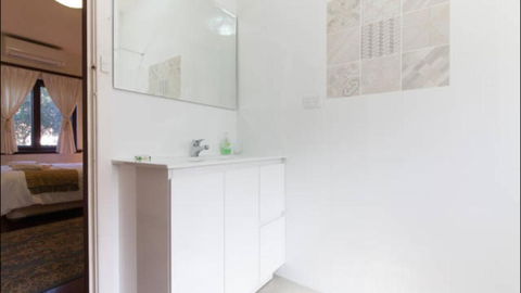 B4 Crawley Apartment 1 BRM & Sleepout Near UWA - Accommodation Nelson Bay 3