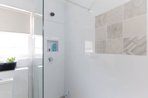 B5 Crawley Apartment 1 BRM & Sleepout Near UWA - Accommodation Nelson Bay 3