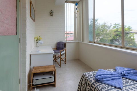 B6 Crawley Apartment 1 BRM & Sleepout Near UWA - Accommodation Nelson Bay 4