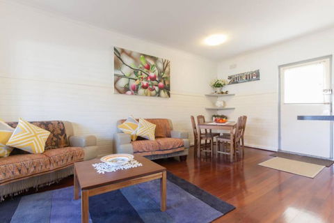 B7 Crawley Apartment 1 BRM & Sleepout Near UWA - Accommodation Nelson Bay 4