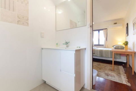 B8 Crawley Apartment 1 BRM & Sleepout Near UWA - Accommodation Nelson Bay 0