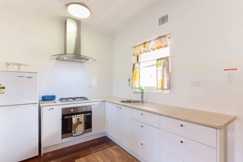 B8 Crawley Apartment 1 BRM & Sleepout Near UWA - Accommodation Nelson Bay 2