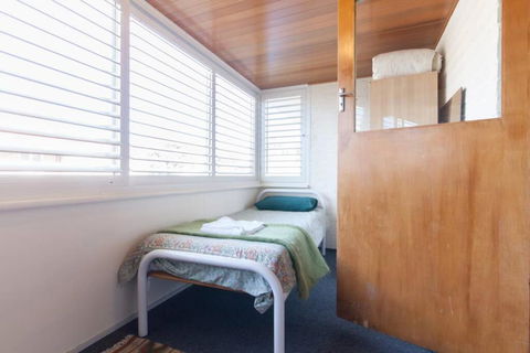 B8 Crawley Apartment 1 BRM & Sleepout Near UWA - Accommodation Nelson Bay 4
