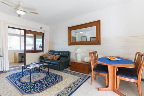 B9 Crawley Apartment 1 BRM & Sleepout Near UWA - Accommodation Nelson Bay 2