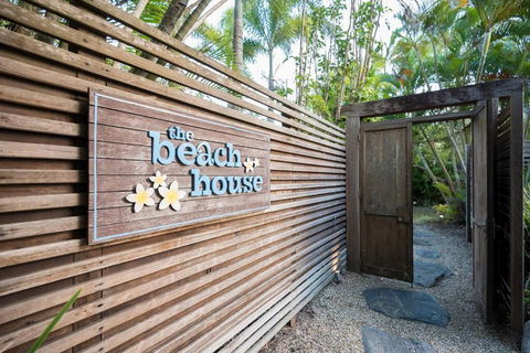 BALA Beach House On ABSOLUTE Beachfront - Accommodation Nelson Bay 2