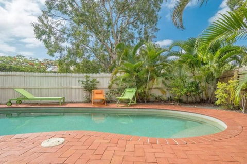 BARBADOS Ultimate Laid-back Holiday - Flat Stroll To River - Accommodation Nelson Bay 1
