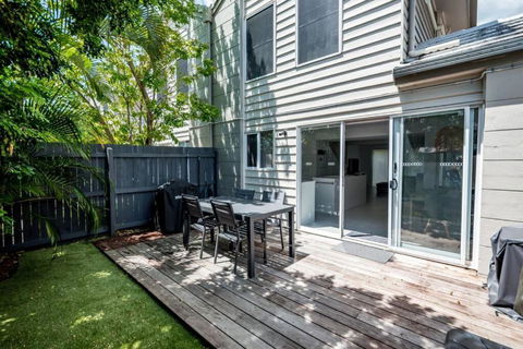 BARBADOS Ultimate Laid-back Holiday - Flat Stroll To River - Accommodation Nelson Bay 3