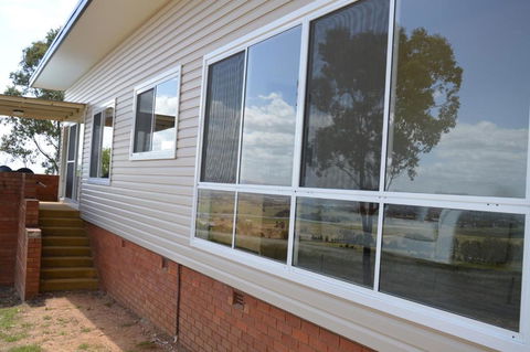 BATHURST GOLDFIELDS RESIDENCE On MOUNT PANORAMA - Accommodation Nelson Bay 3