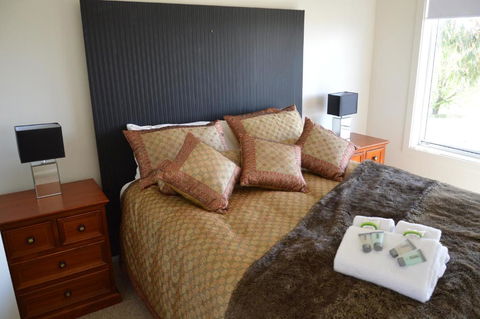 BATHURST GOLDFIELDS RESIDENCE On MOUNT PANORAMA - Accommodation Nelson Bay 0