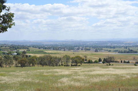 BATHURST GOLDFIELDS RESIDENCE On MOUNT PANORAMA - Accommodation Nelson Bay 1