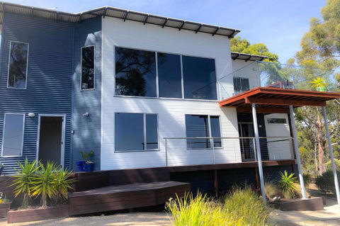 BAY OF FIRES BEACH SHACK Ocean Views From A Modern Beachhouse - Accommodation Nelson Bay 0