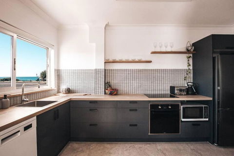 BAY PROPERTIES . Ocean Sounds - Accommodation Nelson Bay 1