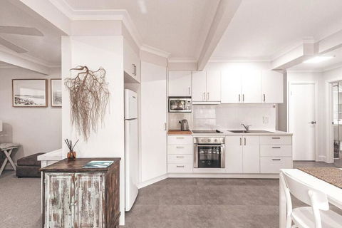 BAY PROPERTIES . Summer Salt On Main - Accommodation Nelson Bay 4