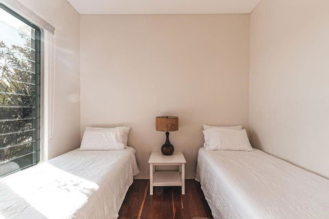 BAY PROPERTIES . The Big Chill - Accommodation Nelson Bay 3