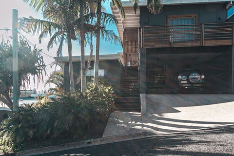 BAY PROPERTIES . The Big Chill - Accommodation Nelson Bay 1