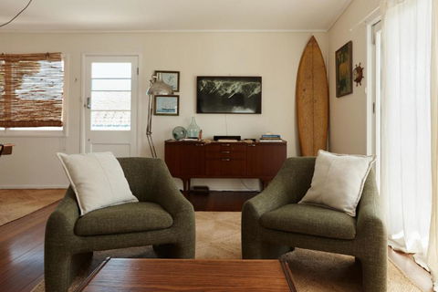 BAY PROPERTIES . The Sailor Shack - Accommodation Nelson Bay 1