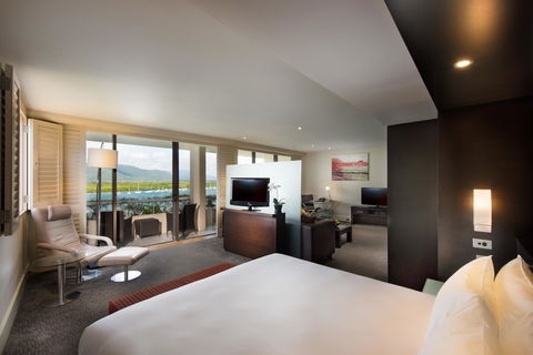 Hilton Cairns - Accommodation Nelson Bay 15