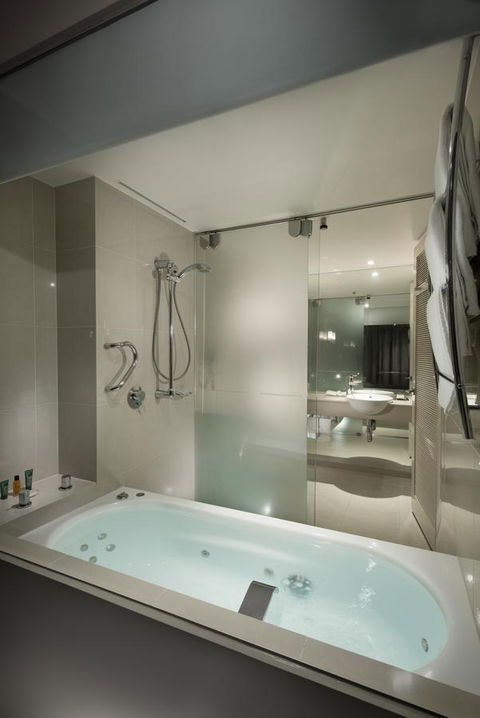 Hilton Cairns - Accommodation Nelson Bay 4