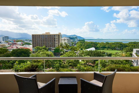 Hilton Cairns - Accommodation Nelson Bay 12