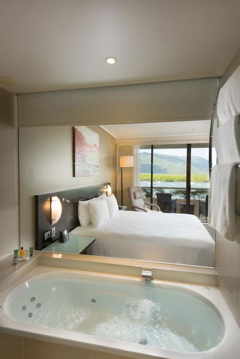 Hilton Cairns - Accommodation Nelson Bay 2