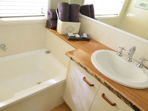 Apple Tree Cottage Montville - Accommodation Nelson Bay 10
