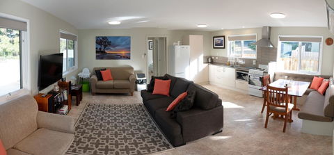 Adventure Bay Holiday Home - Accommodation Nelson Bay 3