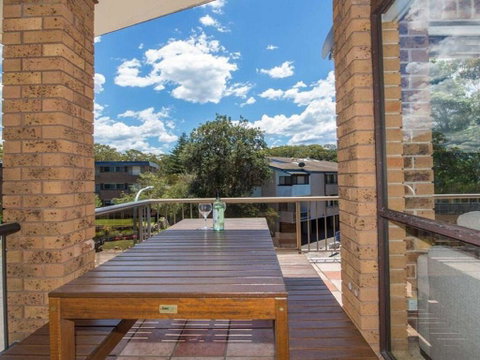 'COLUMBIA VIEWS', 2/9 COLUMBIA CLOSE - AIRCON, WIFI, NETFLIX, VIEWS & BOAT PARKING - Accommodation Nelson Bay 2