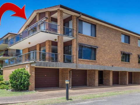 'COLUMBIA VIEWS', 2/9 COLUMBIA CLOSE - AIRCON, WIFI, NETFLIX, VIEWS & BOAT PARKING - Accommodation Nelson Bay 0