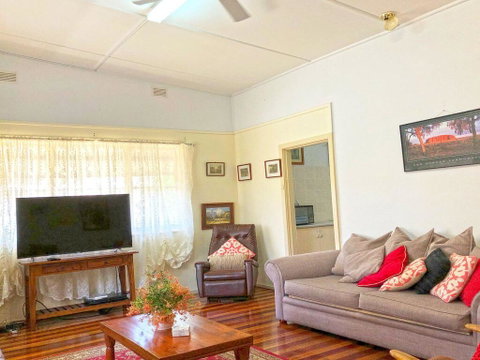 'Daves Place', 27 Rigney St - Holiday House With WIFI, Aircon & Boat Parking - Accommodation Nelson Bay 1