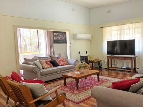 'Daves Place', 27 Rigney St - Holiday House With WIFI, Aircon & Boat Parking - Accommodation Nelson Bay 3