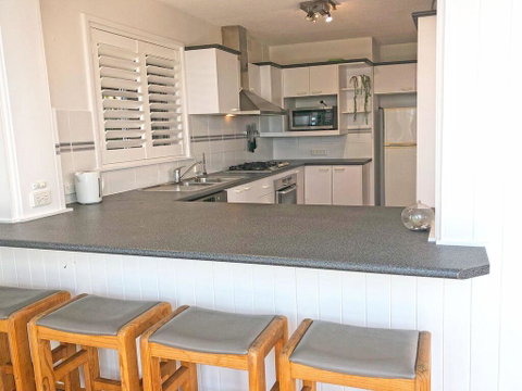 'Mooring One Downstairs', 23 Shoal Bay Rd - Fantastic Ground Floor Duplex With Views, WIFI And Air Conditioning - Accommodation Nelson Bay 2