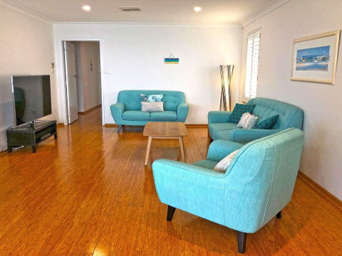 'Mooring Two Upstairs', 23 Shoal Bay Rd - Stunning Views, WIFI, Air Conditioning And Boat Parking - Accommodation Nelson Bay 3