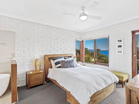 'Nunkeri', 5 Kerrie Close - Stunning House With Fabulous Views, Linen, WIFI & Air Conditioning - Accommodation Nelson Bay 1